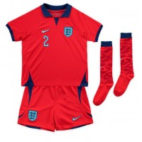 England Kyle Walker #2 Replika babykläder Bortaställ Barn VM 2022 Kortärmad (+ korta byxor)